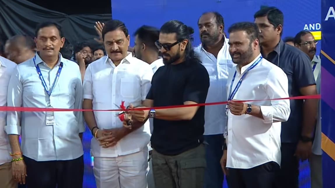 మంగళగిరి స్టేడియంలో రామ్ చరణ్ సందడి..