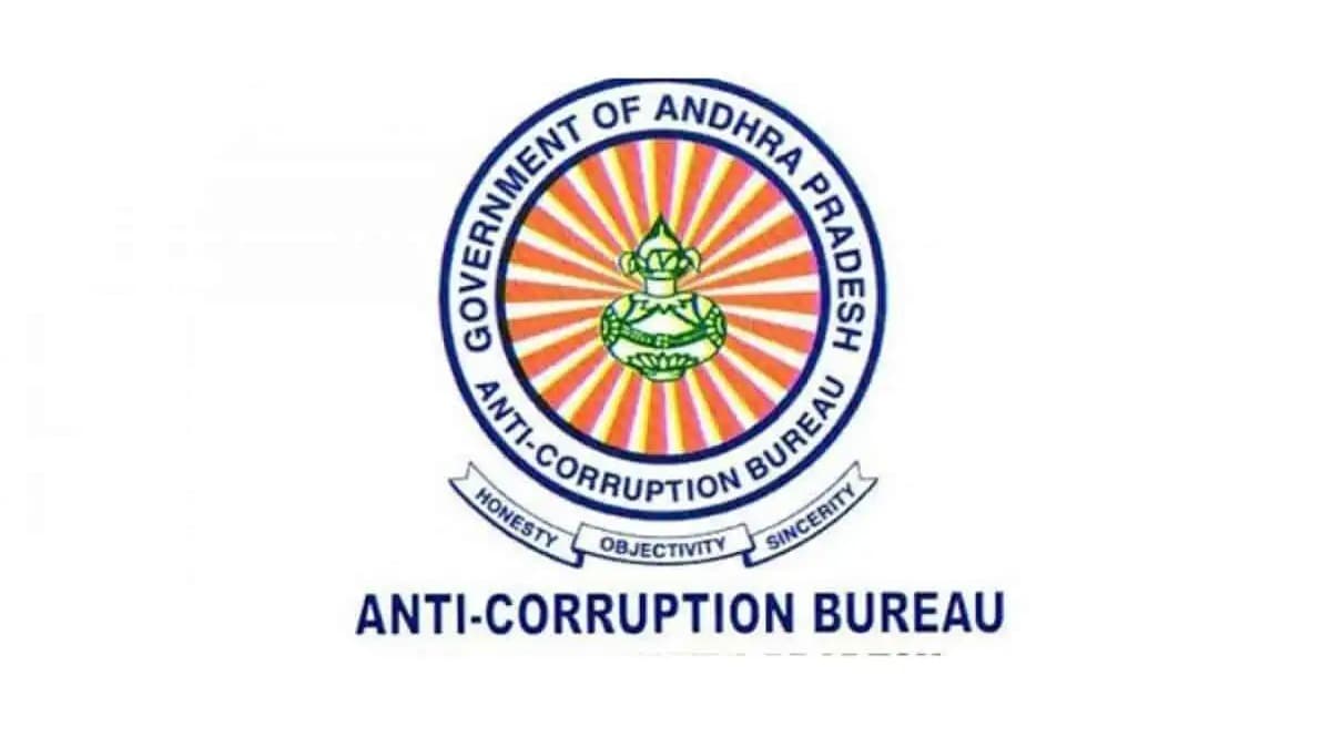 ఒంగోలులో ఏసీబీ దాడులు.. మున్సిపల్ అధికారుల ఇళ్లలో సోదాలు