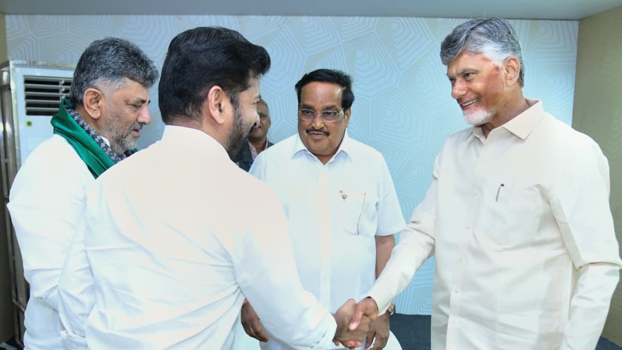 మునీరాబాద్‌లో చంద్రబాబు, రేవంత్, డీకే శివకుమార్ భేటీ