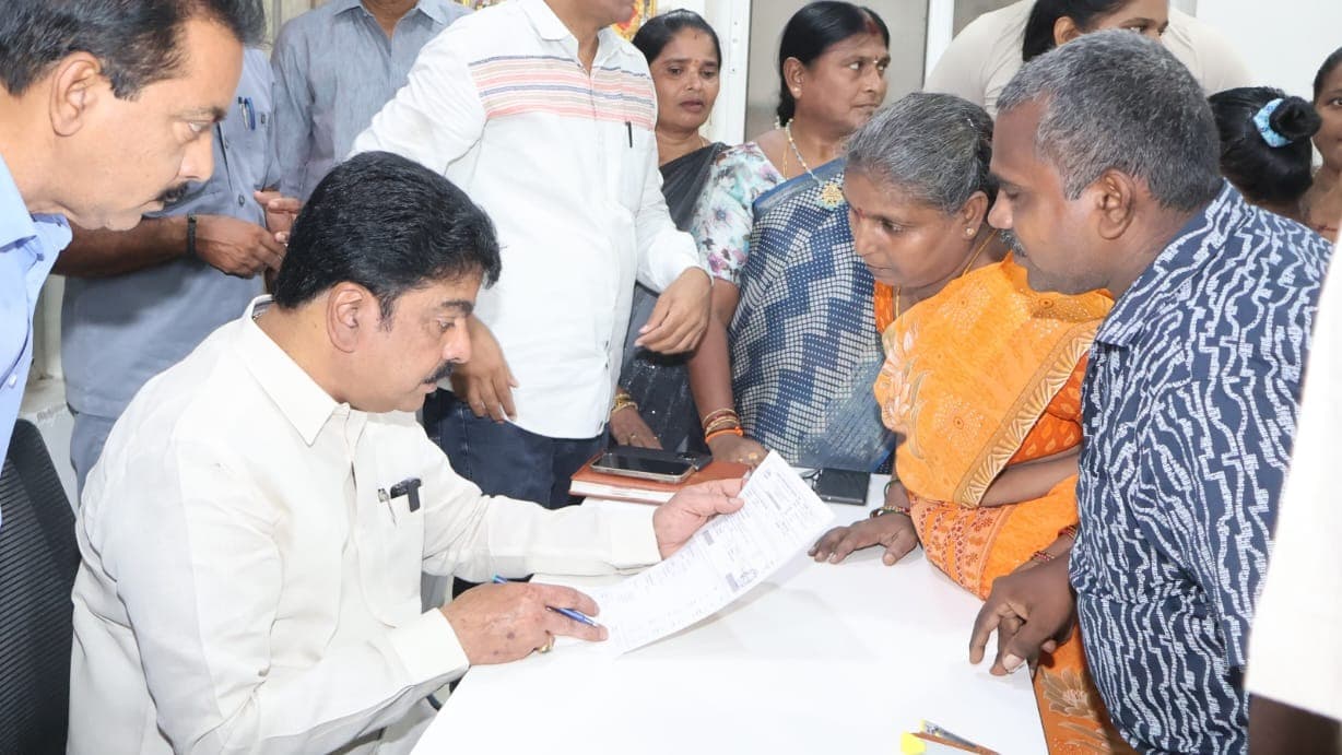ప్రతిష్టాత్మకంగా" ప్రజా దర్బార్ " నిర్వహించిన బొండా ఉమా