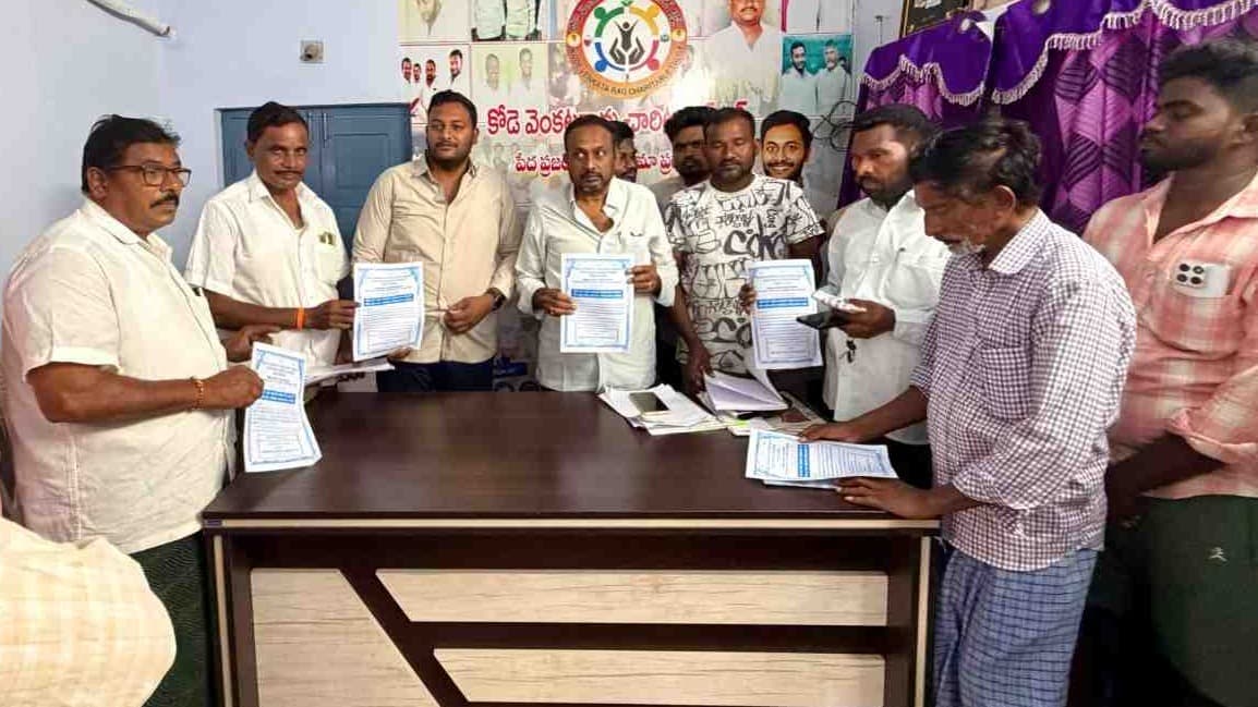 సీతాలమ్మ బొడ్డురాయి ప్రతిష్ఠకు రూ.15 వేల విరాళం అందజేసిన కోడె వెంకటరావు చారిటబుల్ ట్రస్ట్