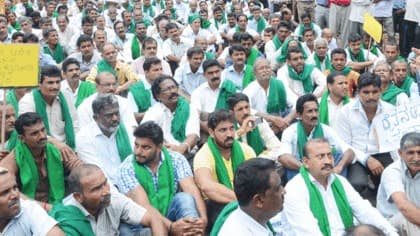 అమరావతి భూసేకరణపై రైతుల ఆందోళన..