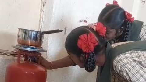 విద్యార్థులతో టీ పెట్టించిన ఘటనపై ఆగ్రహం