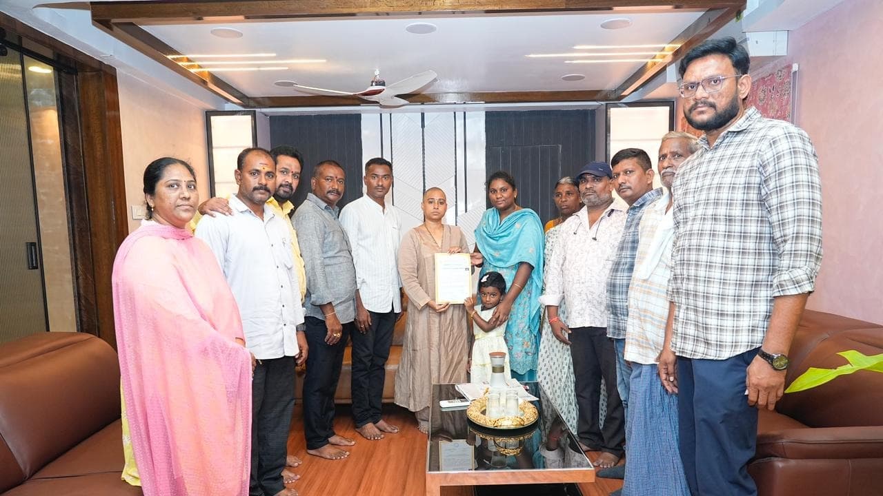 అవయవదానం అందించిన నాగరాజు కుటుంబాన్ని అభినందించిన గళ్ళా మాధవి