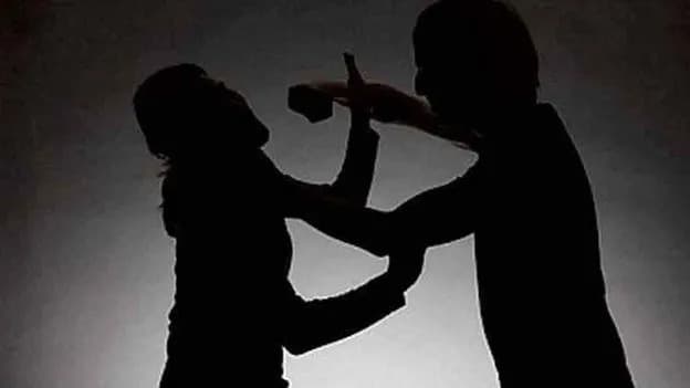 భార్యపై బాణంతో దాడి యత్నం