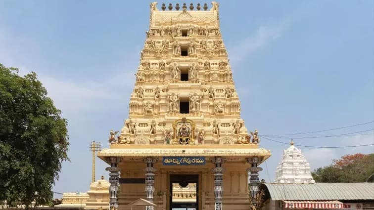 ద్వారకాతిరుమల ఆలయంలో సెక్యూరిటీ వైఫల్యం..