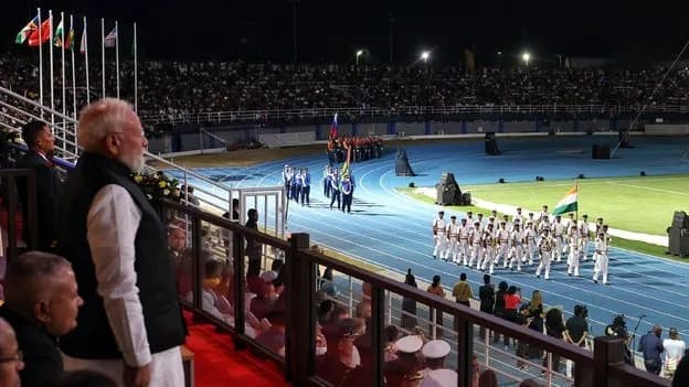 సీషెల్స్ వేడుకల్లో భారత సైనిక కవాతు.. మోదీ సల్యూట్