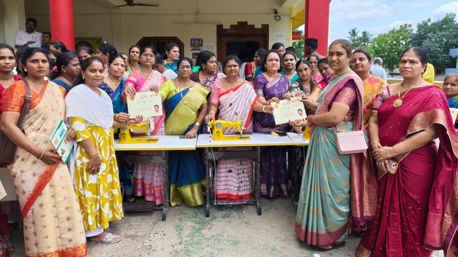 ‘స్త్రీ శక్తి’తో మహిళల సాధికారత.. 70 మందికి ఉచిత కుట్టుమిషన్లు పంపిణీ