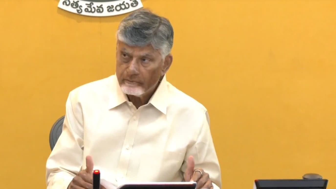 అమరావతి రాజధాని నిర్మాణంపై సీఎం చంద్రబాబు సమీక్ష