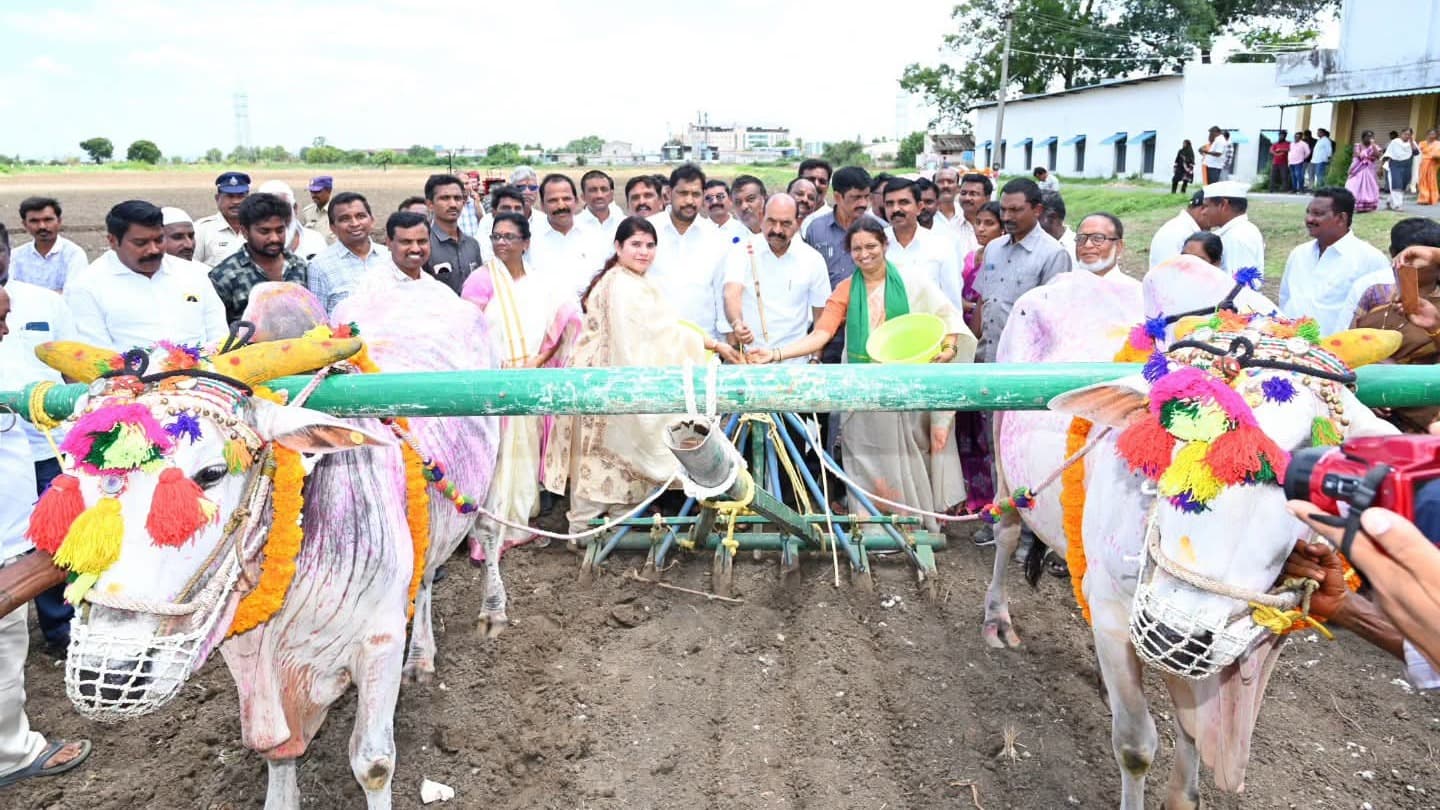 నంద్యాల ఆర్ఏఆర్ఎస్‌లో ఘనంగా ఏరువాక పౌర్ణమి వేడుకలు