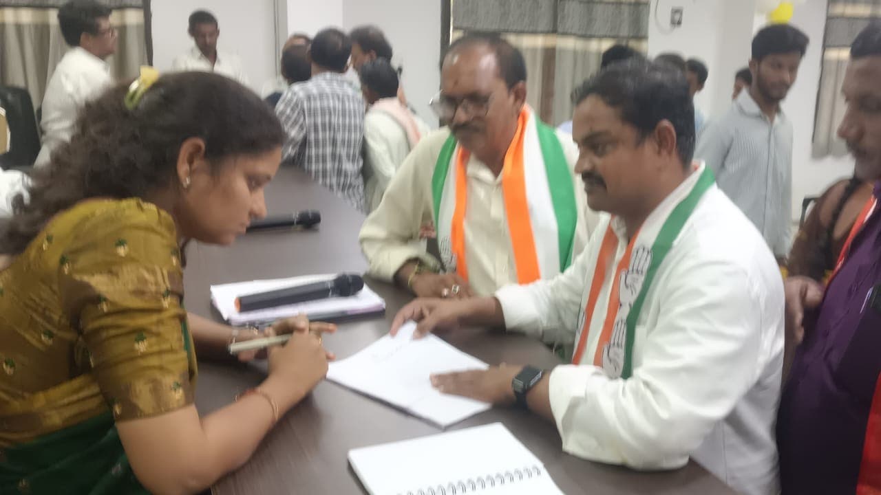 ఎరుక నాయుడు చెరువు ఆక్రమణపై కాంగ్రెస్ ఆందోళన