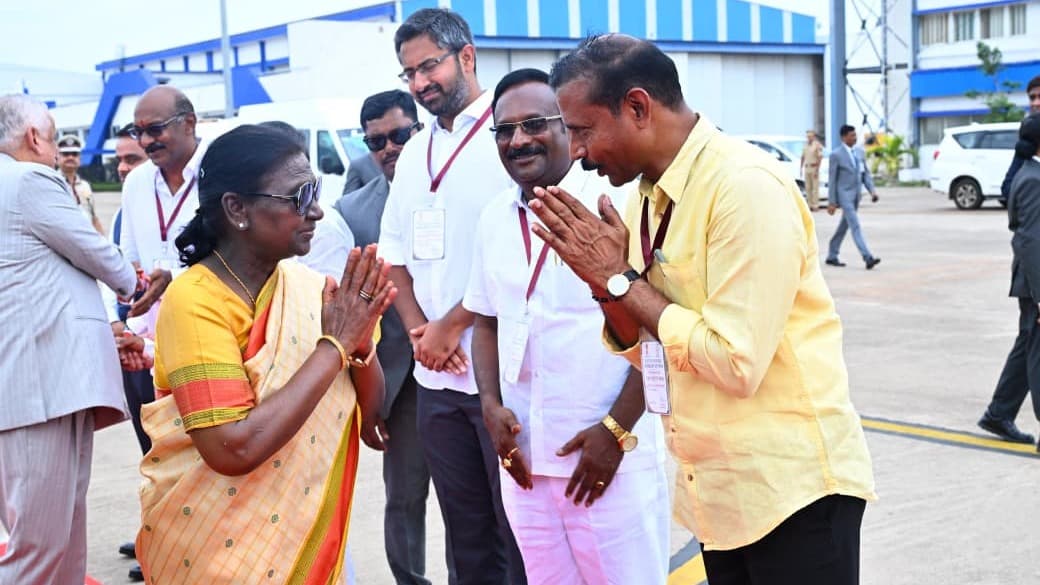 విశాఖలో రాష్ట్రపతికి పల్లా శ్రీనివాసరావు ఘన స్వాగతం