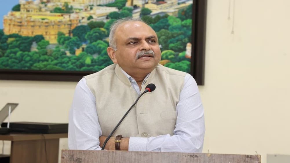 CBDT చైర్మన్ రవి అగర్వాల్ పదవీకాలం 6 నెలలు పొడిగింపు
