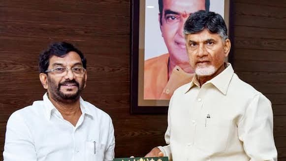 సీఎంను మర్యాదపూర్వకంగా కలిసిన సోమిరెడ్డి