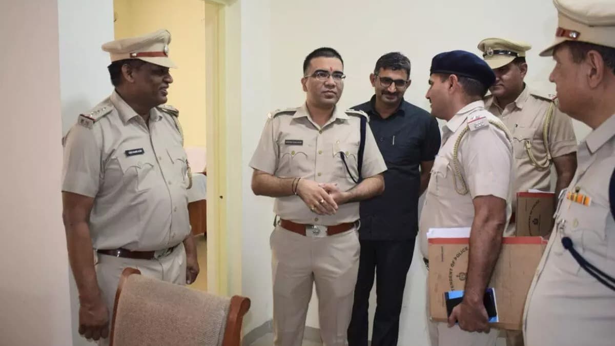 రూ.3 కోట్ల లంచం కేసులో ఐపీఎస్ దీపక్ గహ్లావత్ అరెస్టు
