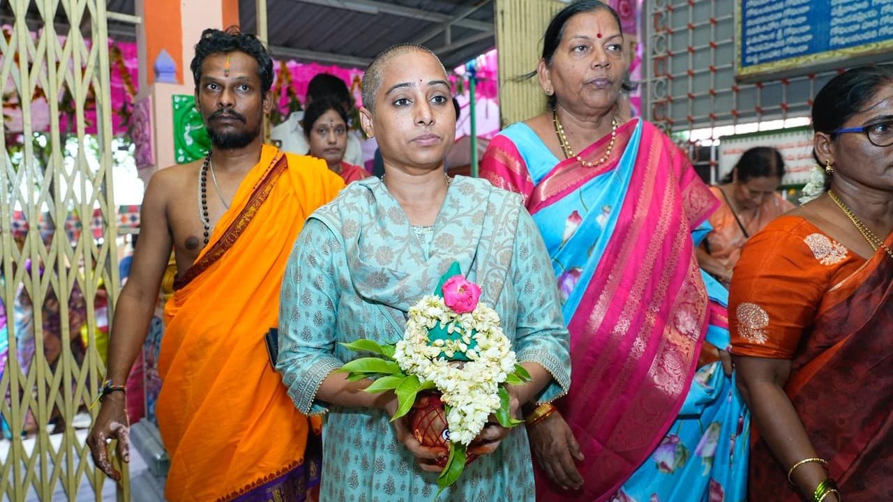తలనీలాలపై వైసీపీ పోస్టులు బాధాకరం: ఎమ్మెల్యే గళ్లా మాధవి