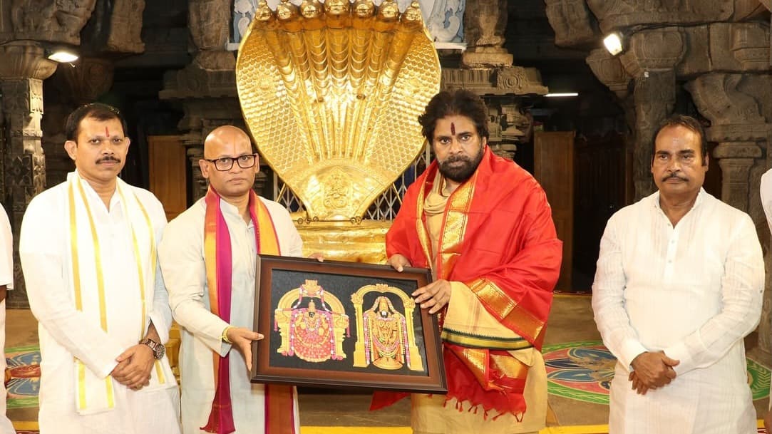 తిరుమలలో శ్రీవారి సేవలో పవన్ కల్యాణ్..