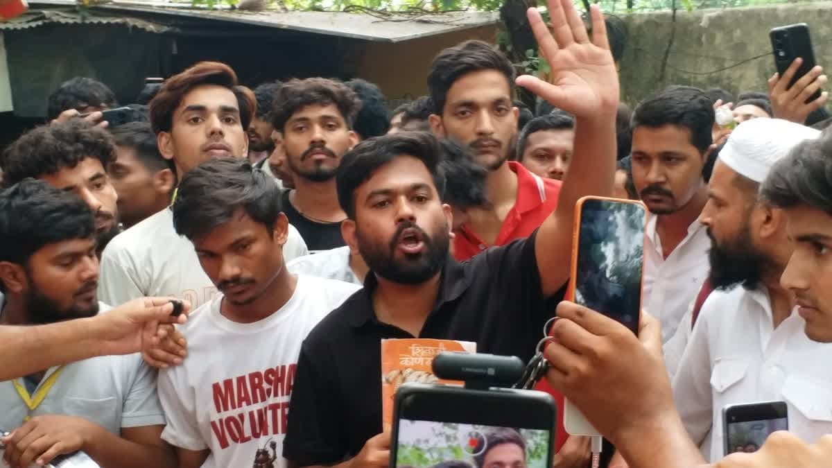కాక్‌రోచ్ జనతా పార్టీ నిరసనలో ఉద్రిక్తత..