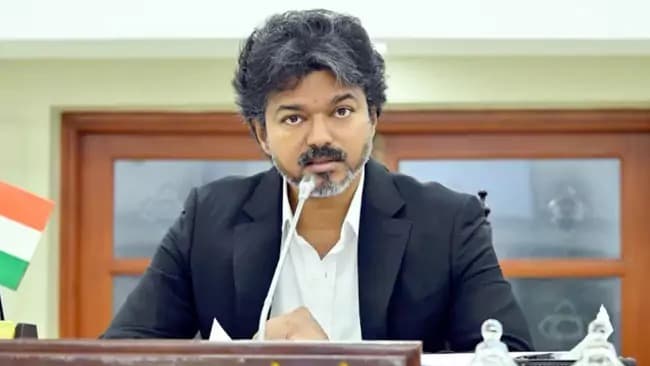 విజయ్‌ ప్రభుత్వంపై కుట్ర కేసులో కోర్టుకు పోలీసుల నివేదిక..!