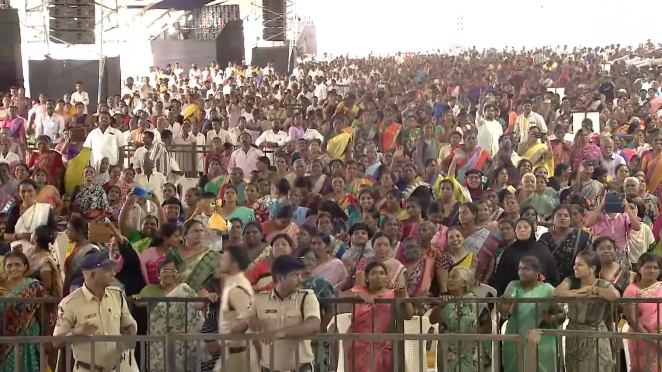 కడప సభలో జై అమరావతి నినాదాలు