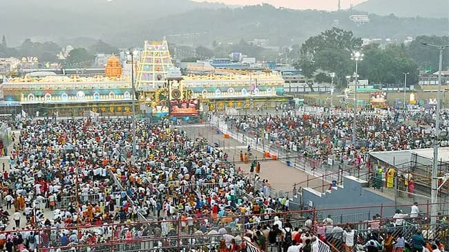 తిరుమలలో భక్తుల రద్దీ