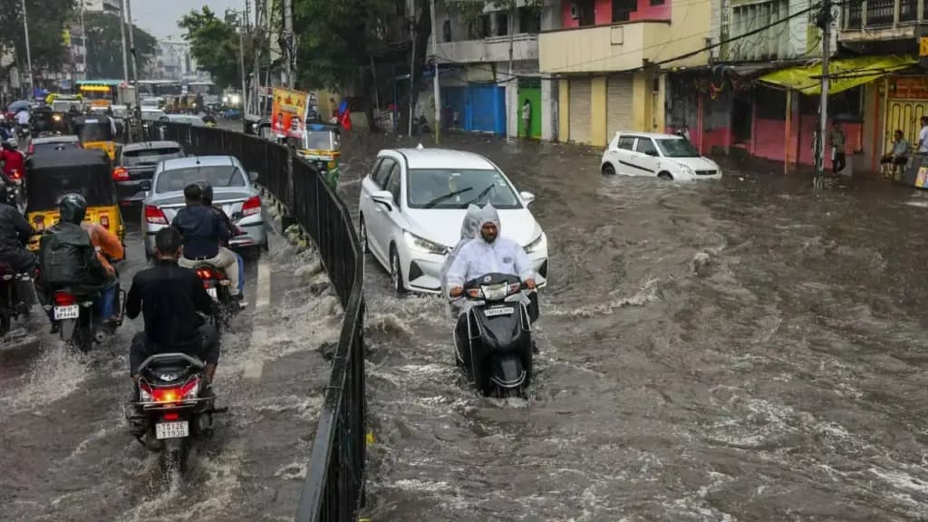 మూడు రాష్ట్రాల్లో వరదల బీభత్సం.. అప్రమత్తమైన ప్రభుత్వాలు