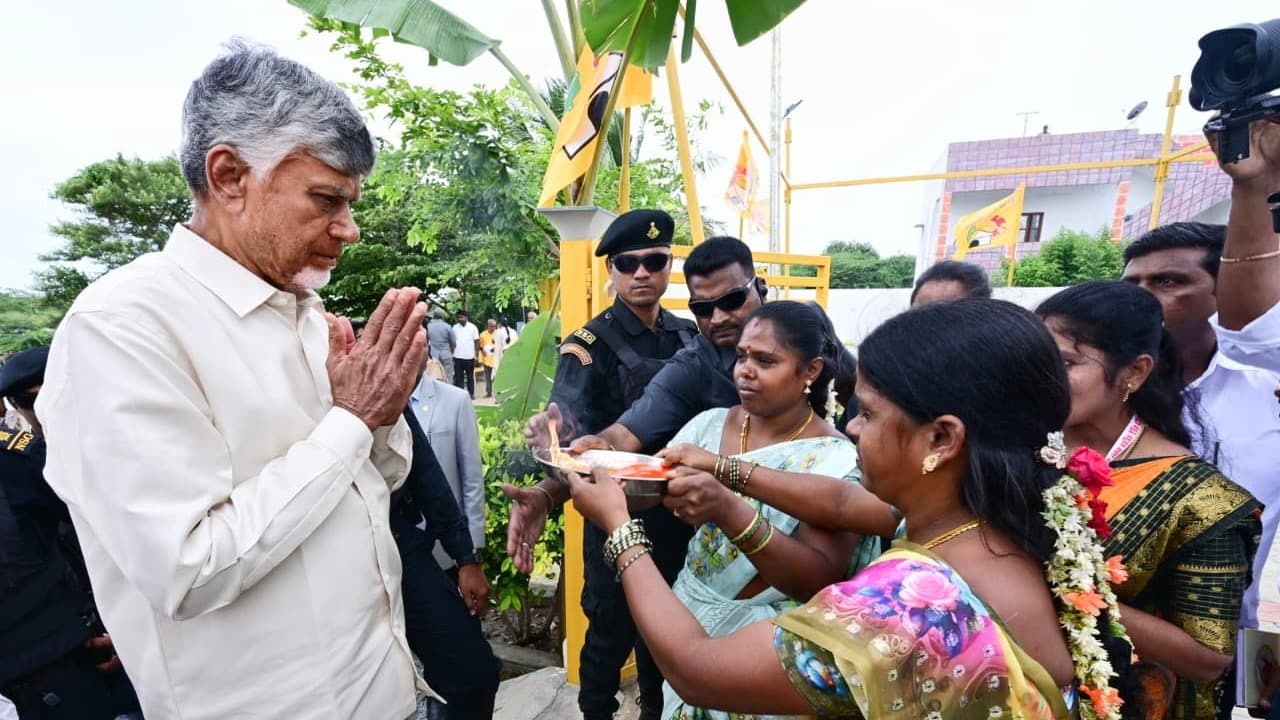 కుప్పం టీడీపీ కార్యాలయాన్ని సందర్శించిన సీఎం చంద్రబాబు