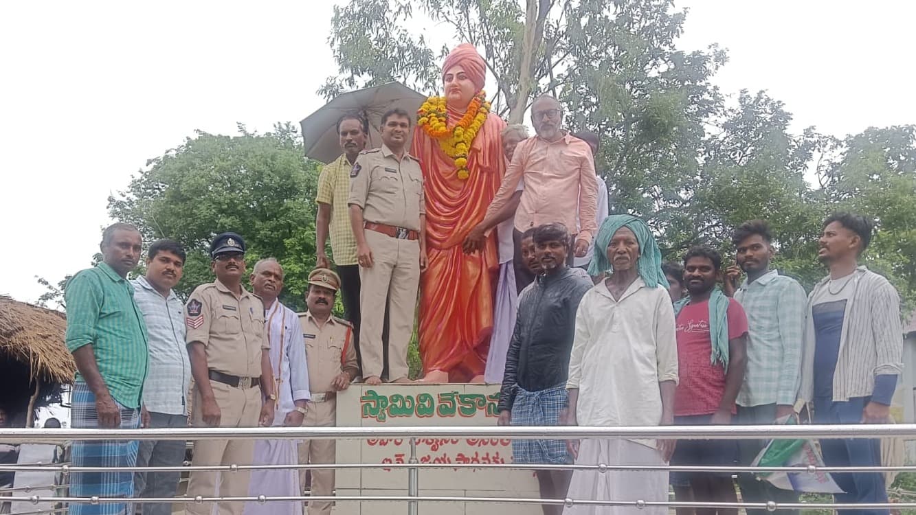 యువత మేలుకో అవగాహన సదస్సు నిర్వహించిన తెర్లాం ఎస్‌ఐ