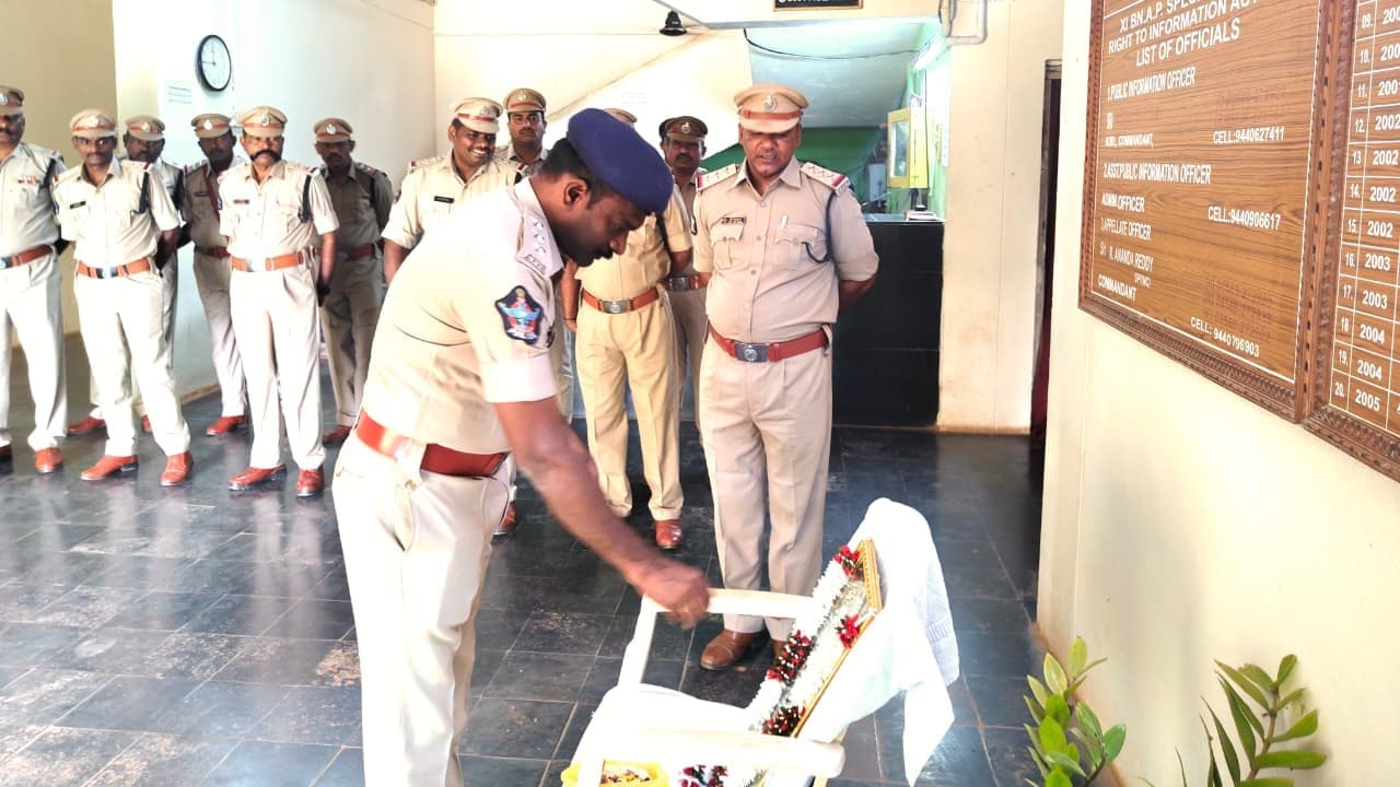 అల్లూరి ఆశయాలతో ముందుకు సాగాలి: అసిస్టెంట్ కమాండెంట్ పి. రాజశేఖర్