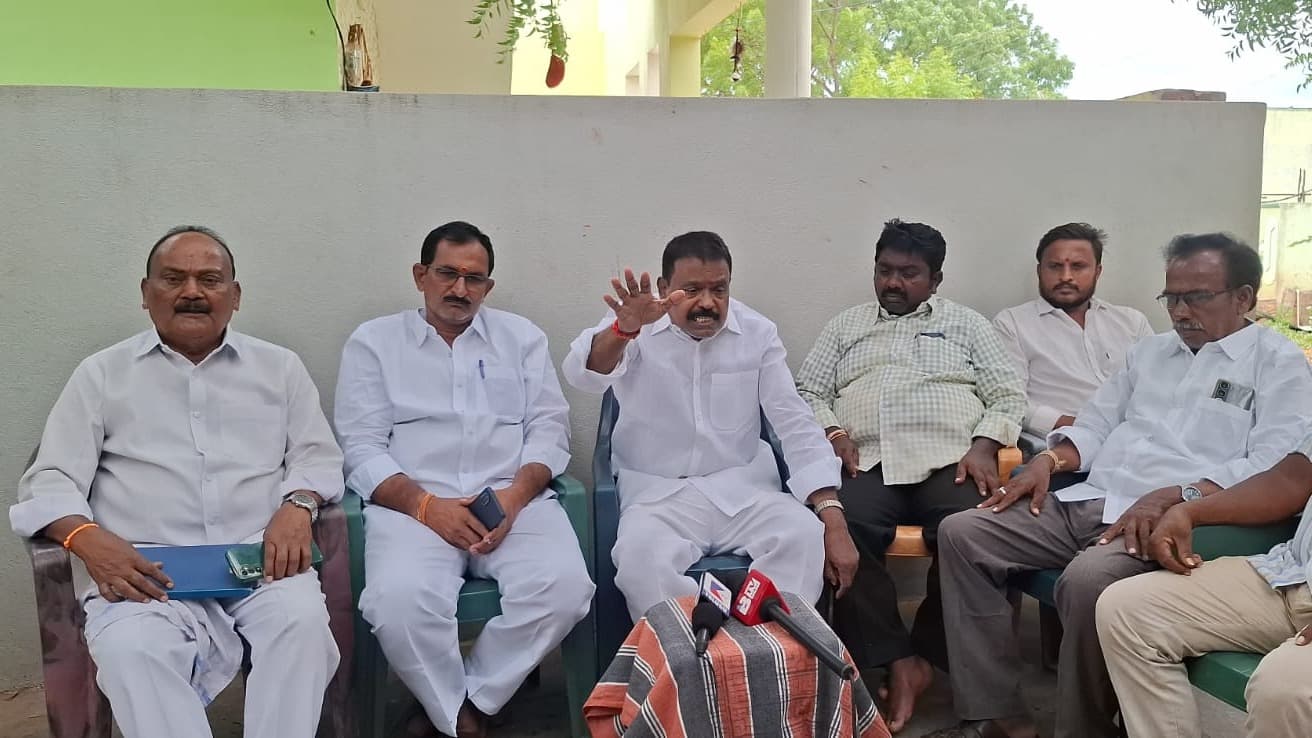 మొన్న మావి గన్, నిన్న విజయవాడ.. రేపు ఏమిటి జగన్?: వెంకట నరసయ్య