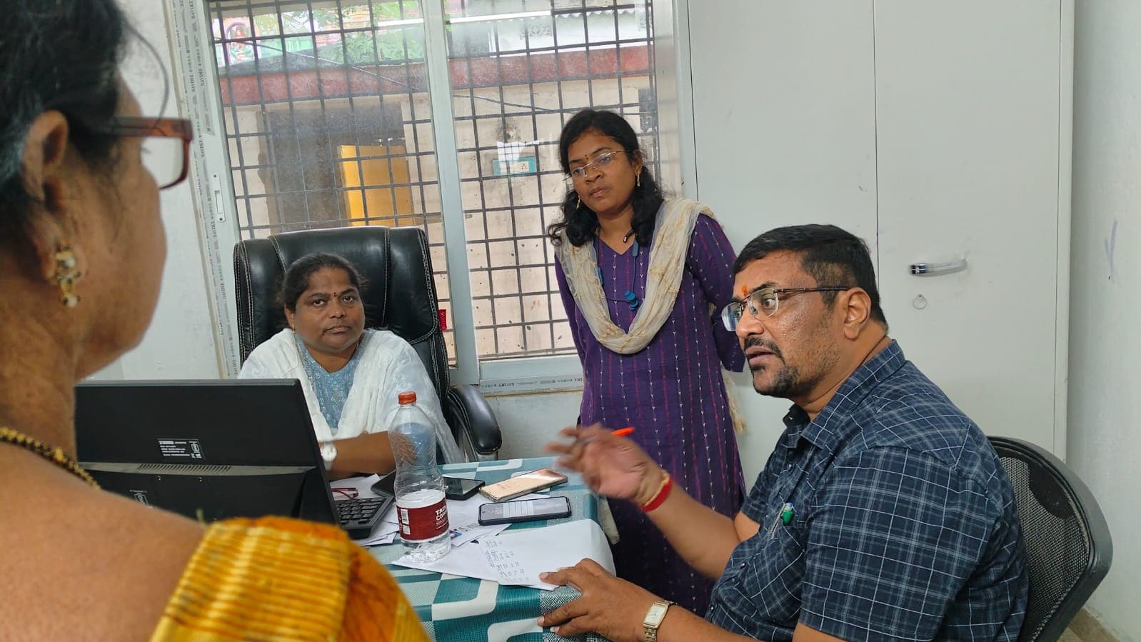 బీఎల్‌వోలు డేటా ఎంట్రీ పనులు త్వరగా పూర్తి చేయాలి: తహసీల్దార్ ఆర్. ధనం