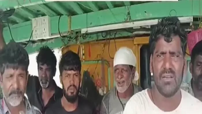 పూరీ సముద్రంలో చిక్కుకున్న విశాఖ బోటు.. 9 మంది మత్స్యకారులు
