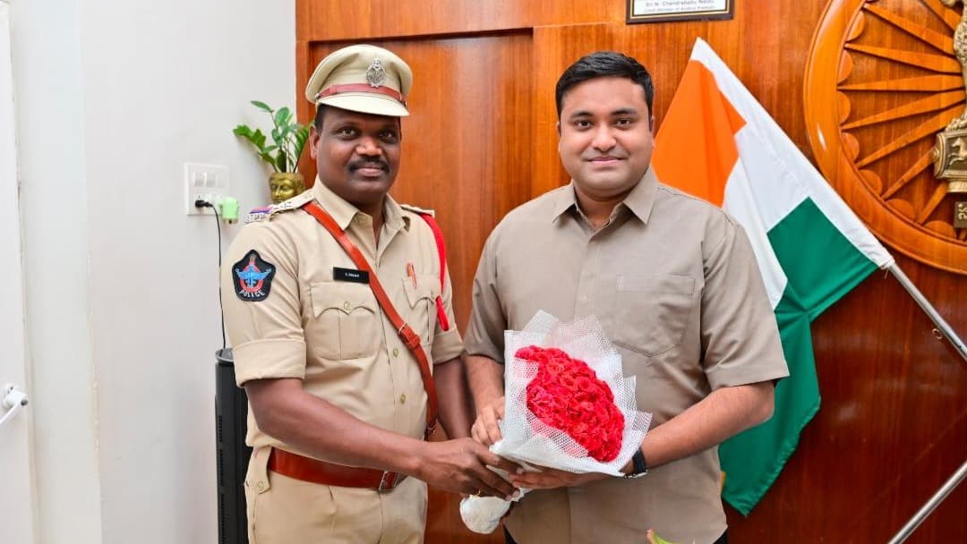 మచిలీపట్నం ట్రాఫిక్ SI బాలాజీకి CIగా పదోన్నతి