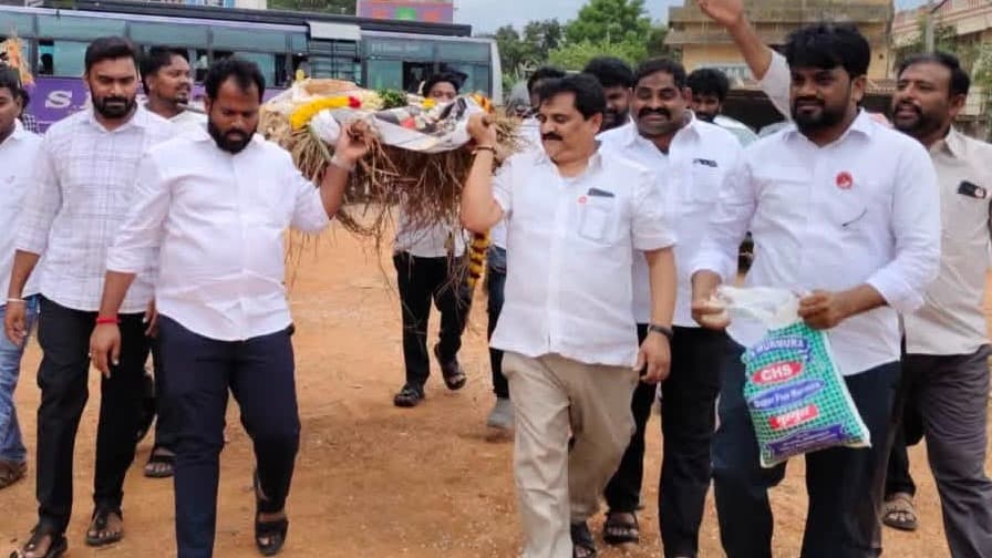 రైల్వేకోడూరులో జనసేన ప్రతీకాత్మక నిరసన.. అంత్యక్రియలు
