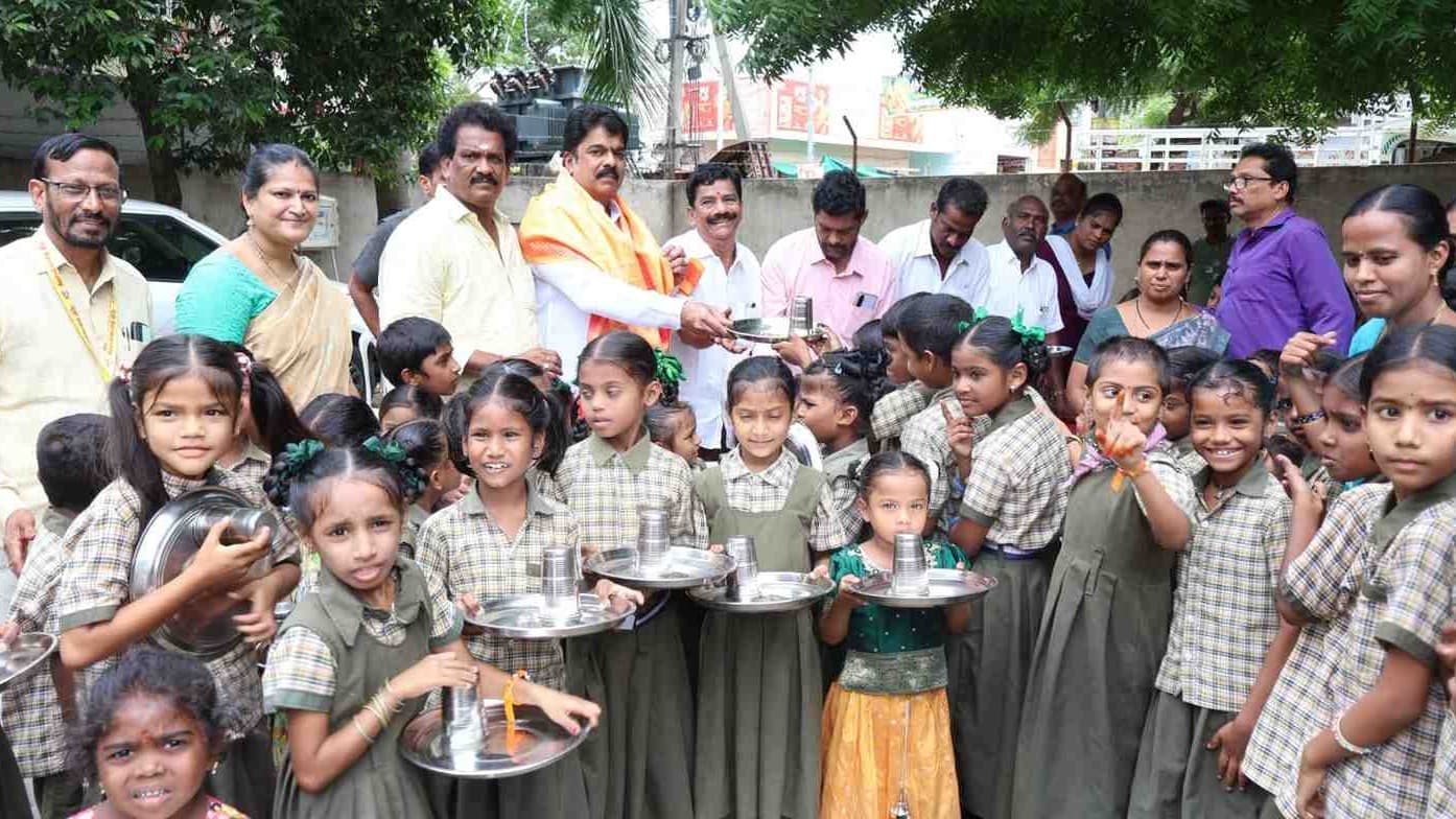 విద్యార్థుల భవిష్యత్తుకు ప్రభుత్వం అండగా ఉంటుంది: బొండా ఉమా