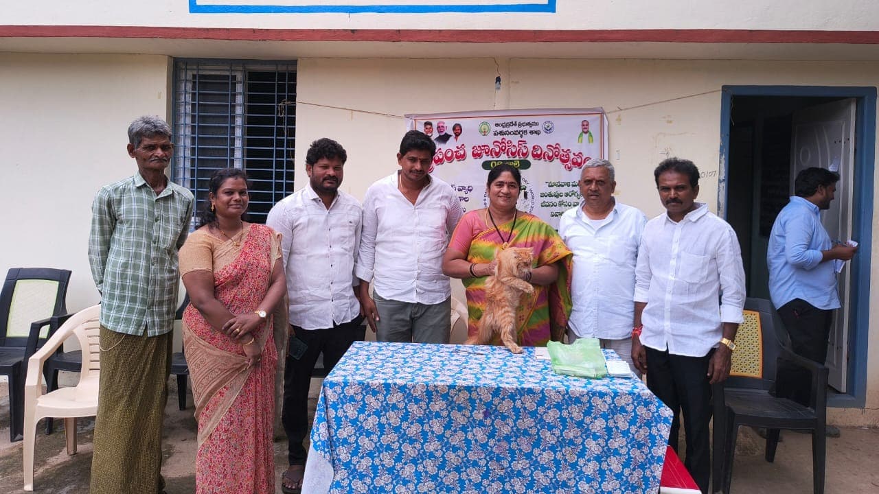 కొయ్యలగూడెంలో యాంటీ రాబిస్ టీకాల కార్యక్రమం