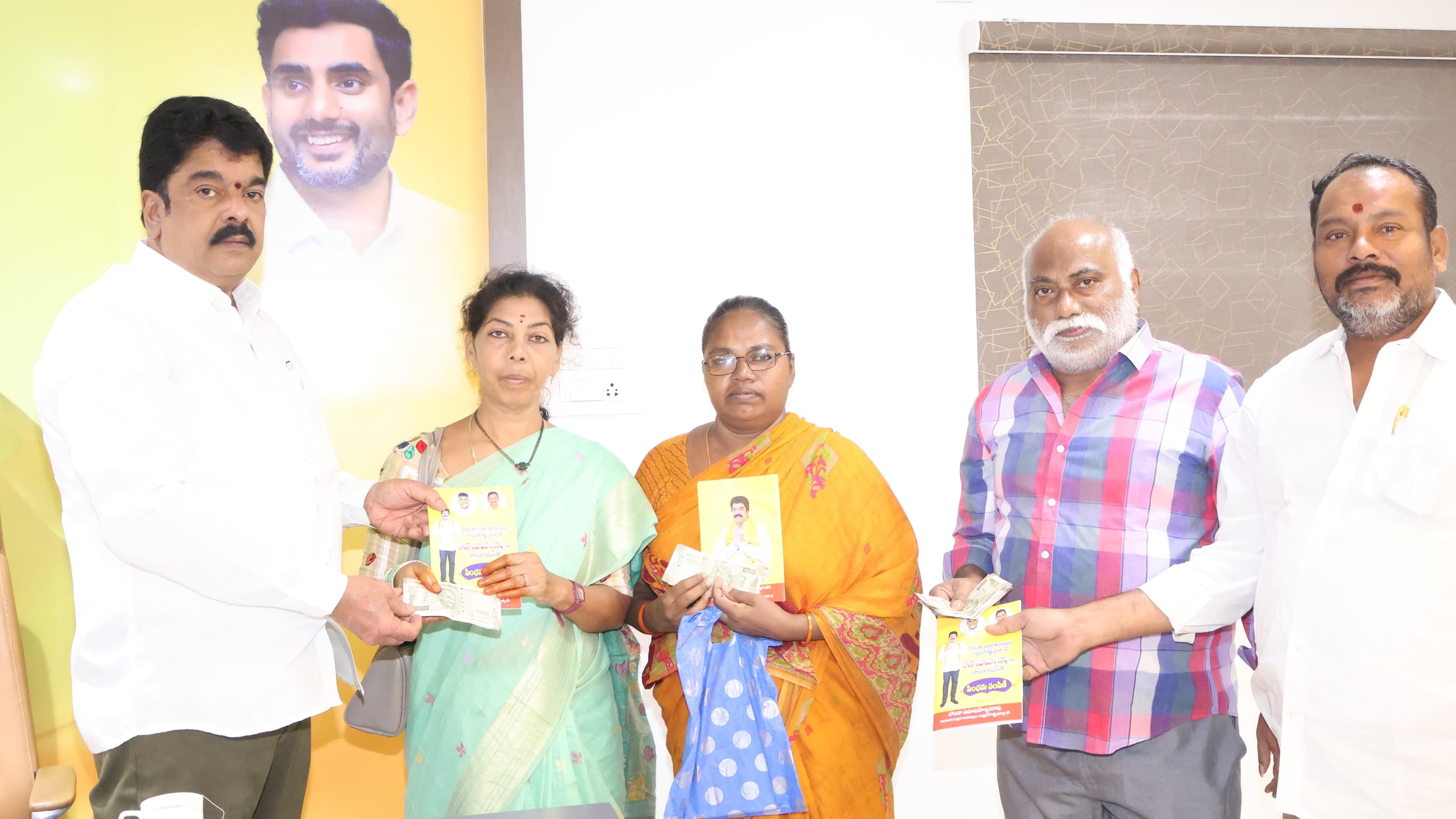 బొండా ఉమా సొంత నిధులతో పెన్షన్ల పంపిణీ కొనసాగింపు