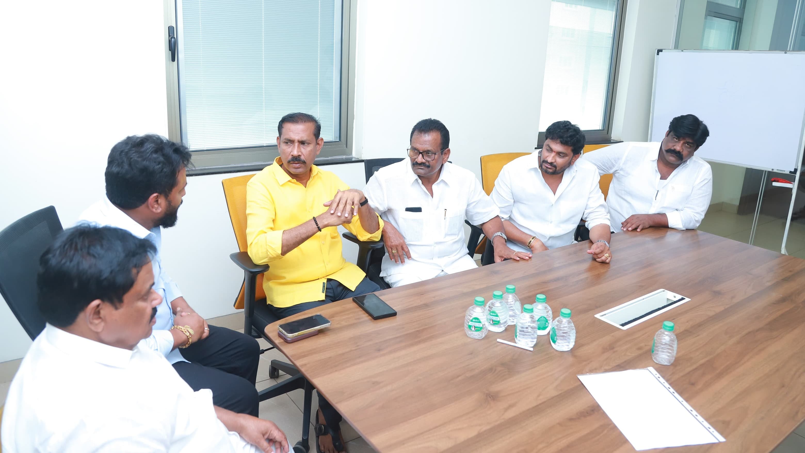పల్లా శ్రీనివాసరావును కలిసిన మంత్రి వాసంశెట్టి సుభాష్