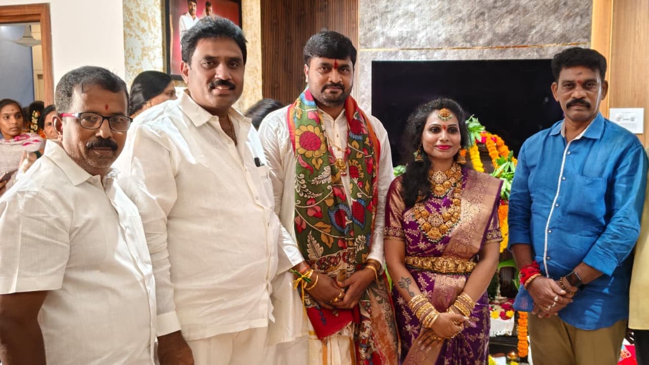 నాదెండ్ల బ్రహ్మం చౌదరి దంపతులకు ఆశీస్సులు