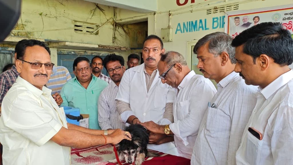 మచిలీపట్నంలో ప్రపంచ జూనోసిస్ దినోత్సవ అవగాహన కార్యక్రమం