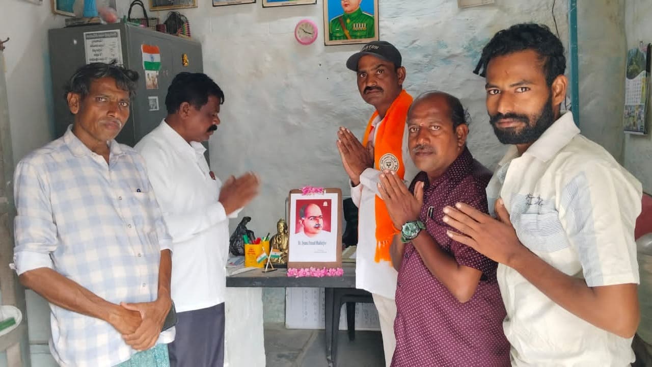 హోళగుందలో ఘనంగా శ్యాంప్రసాద్ ముఖర్జీ జయంతి వేడుకలు