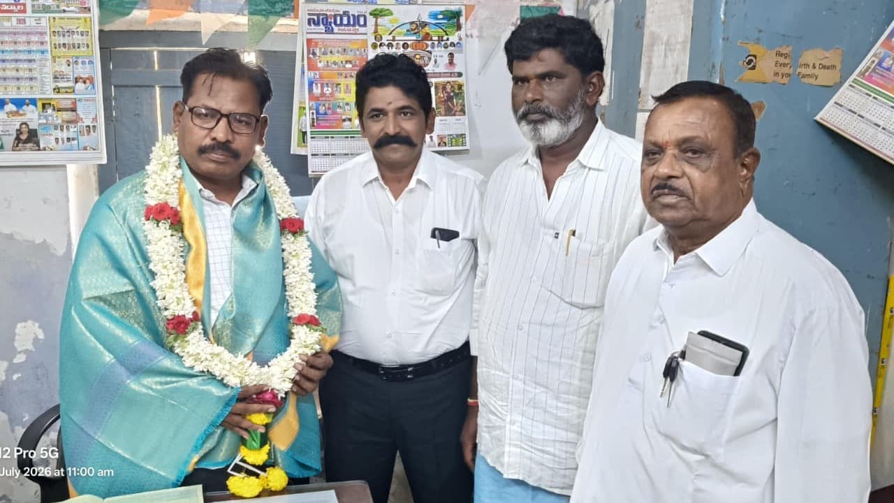 పంచాయతీ అభివృద్ధికి కొత్త పిడిఓ చెన్నయ్య బాధ్యత స్వీకారం