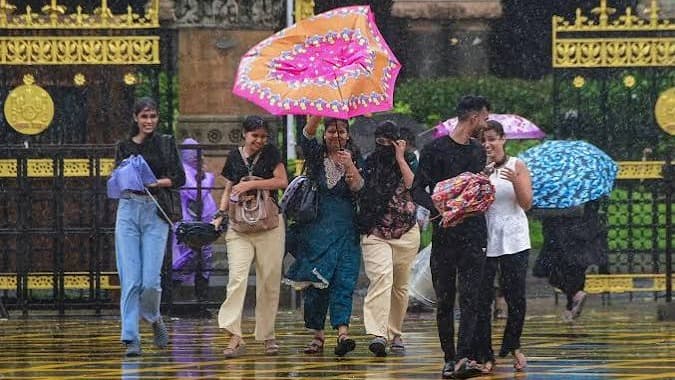 ముంబైలో భారీ వర్షాల హెచ్చరిక.. నేడు పాఠశాలలకు సెలవు