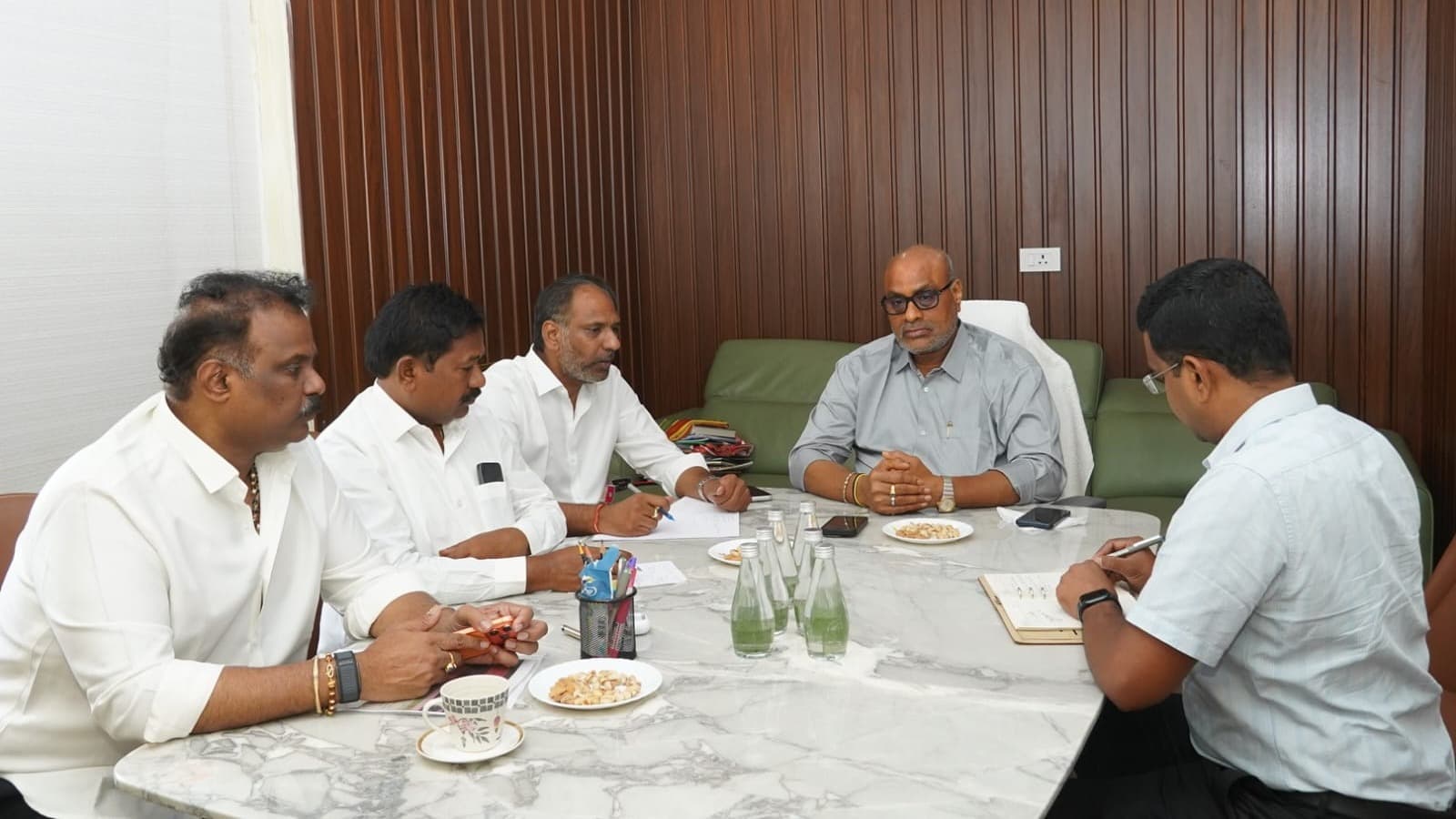 పొగాకు రైతుల సమస్యల పరిష్కారానికి మంత్రి అచ్చెన్న చర్యలు