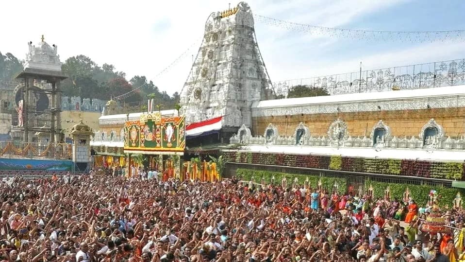 తిరుమలలో భక్తుల రద్దీ.. శ్రీవారి దర్శనానికి 24 గంటల నిరీక్షణ