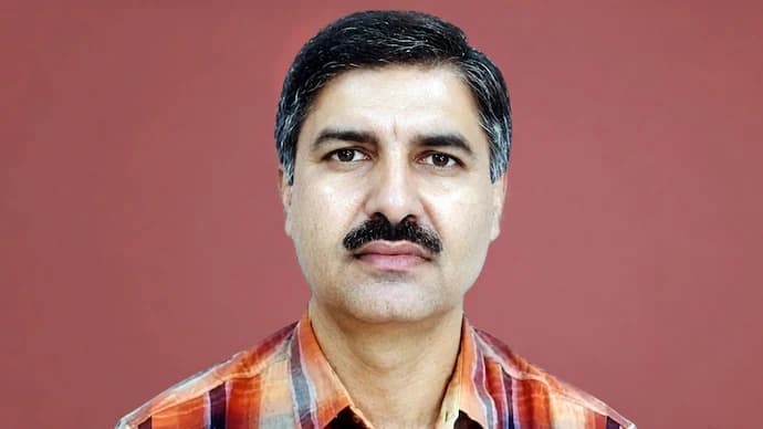 విరమణ రోజే ఐఏఎస్ అధికారి అరెస్ట్..