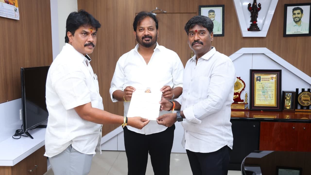 తుడా చైర్మన్ డాలర్స్ దివాకర్ రెడ్డిని కలిసిన గంగమ్మ ఆలయ చైర్మన్