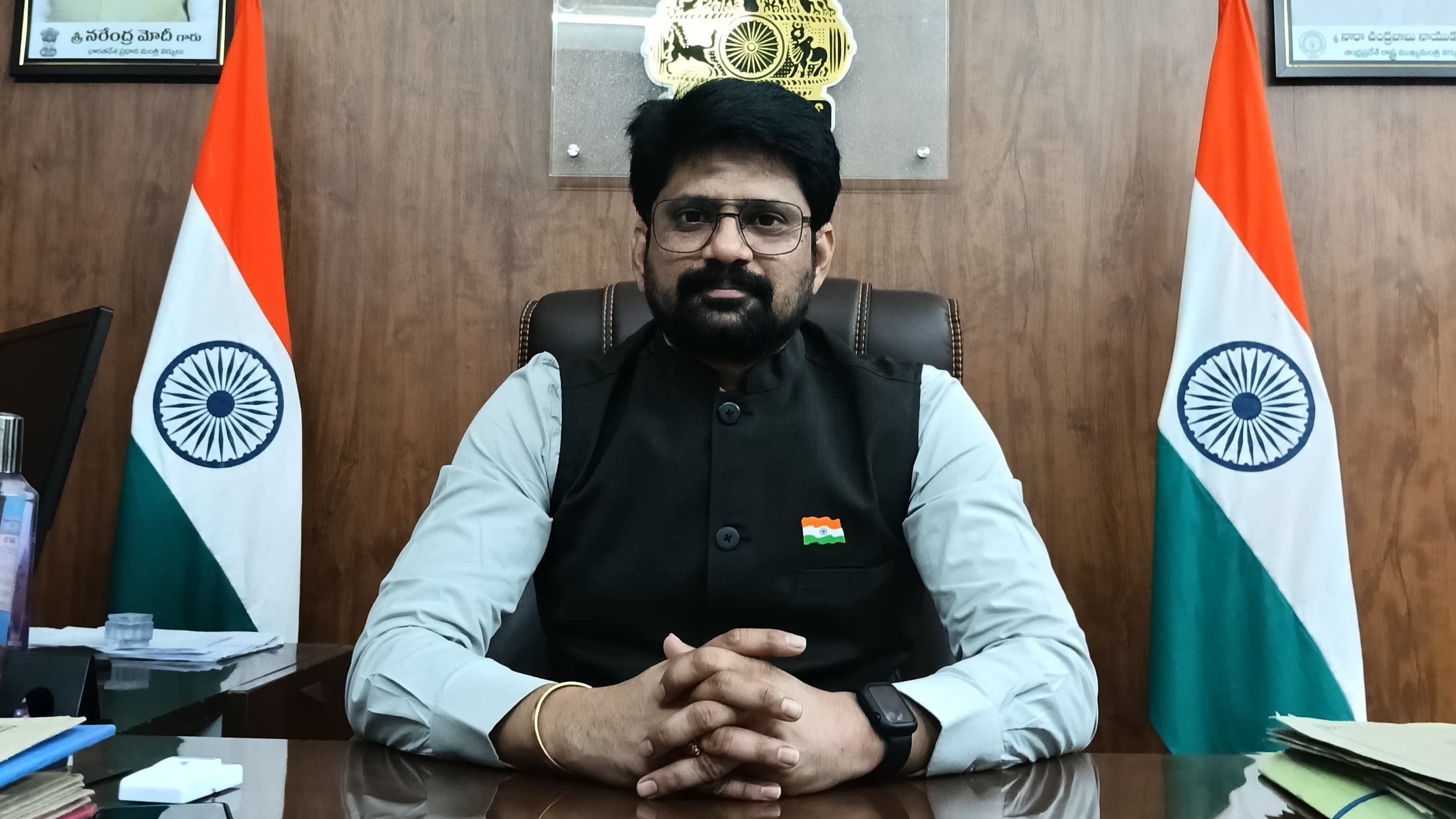 గాదెలపాలెంలో 1,028 మందికి రాజముద్ర పట్టాదార్ పాస్ పుస్తకాలు