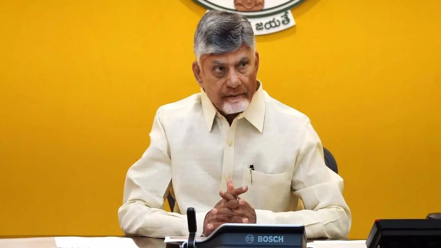 సోషల్ మీడియా విషప్రచారంపై సీఎం చంద్రబాబు ఆగ్రహం
