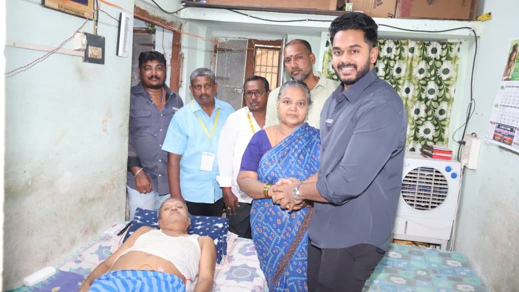 35 ఏళ్లుగా మంచానికే పరిమితమైన సుధాకర్‌కు బొండా సిద్ధార్థ అండ